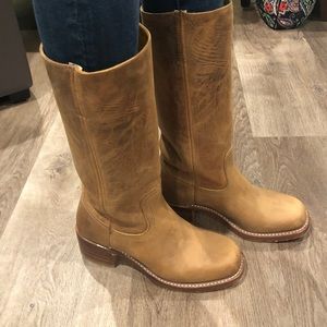 Frye Campus 14L size 7.5 runs big. Like new